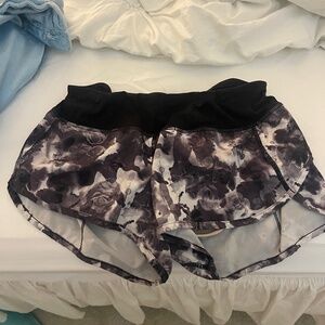 Black and white lululemon speed ups size 4